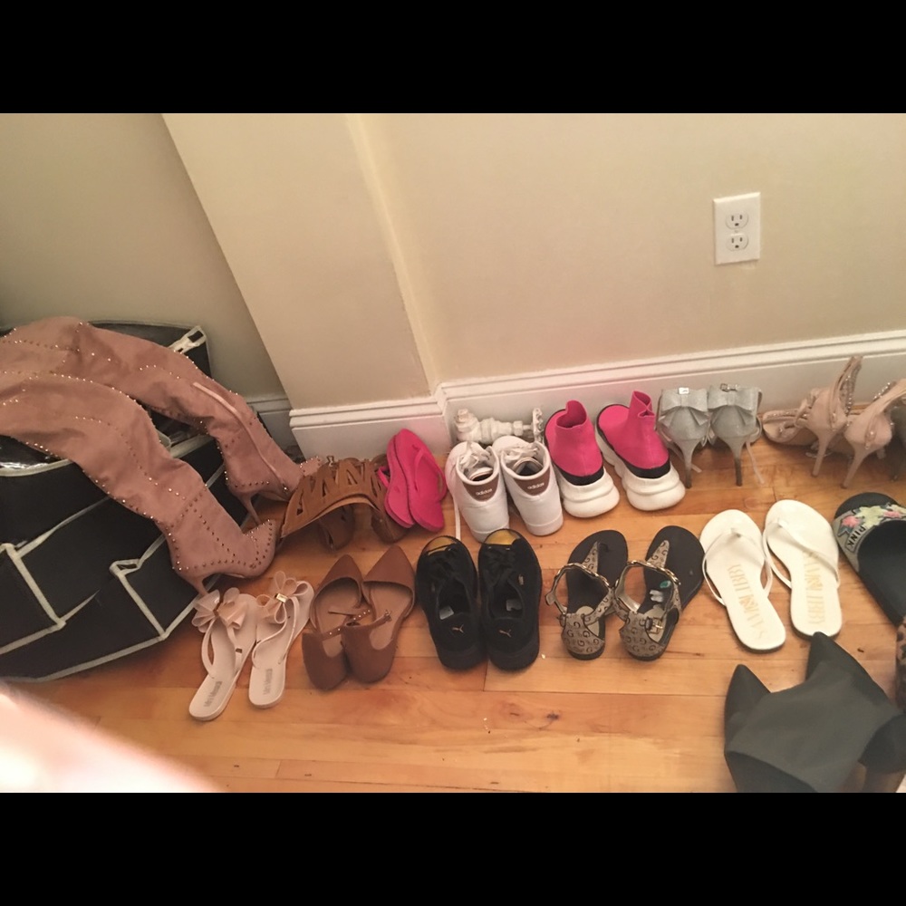 Items - Picture 2 of 10